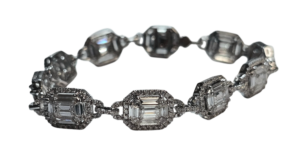 Emerald Cut and Baguettes Diamond Bracelet in 18Kt White Gold