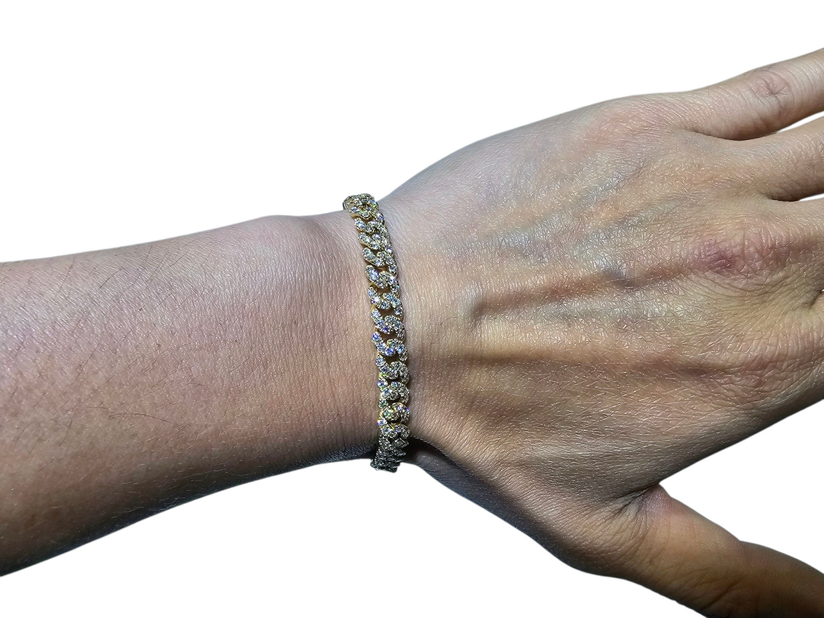 Cuban Link Bracelet with Diamonds in 14 Karat Yellow Gold