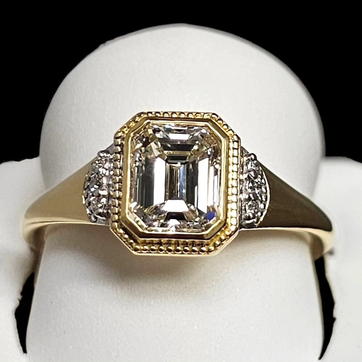 18Kt Yellow Gold Baguette Diamond Ring