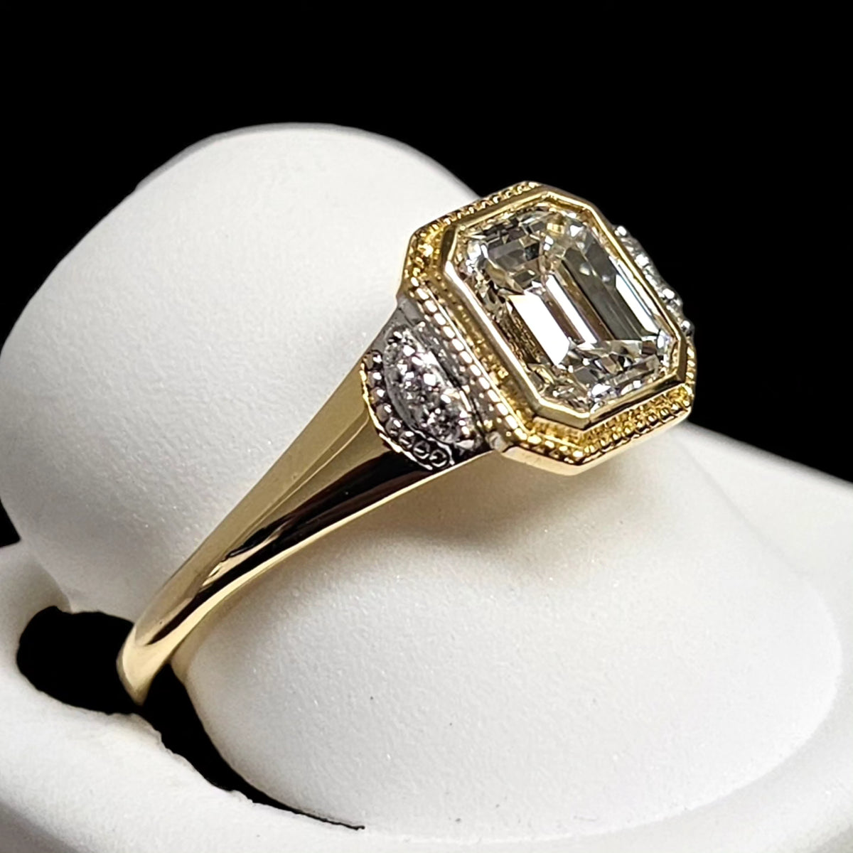 18Kt Yellow Gold Baguette Diamond Ring