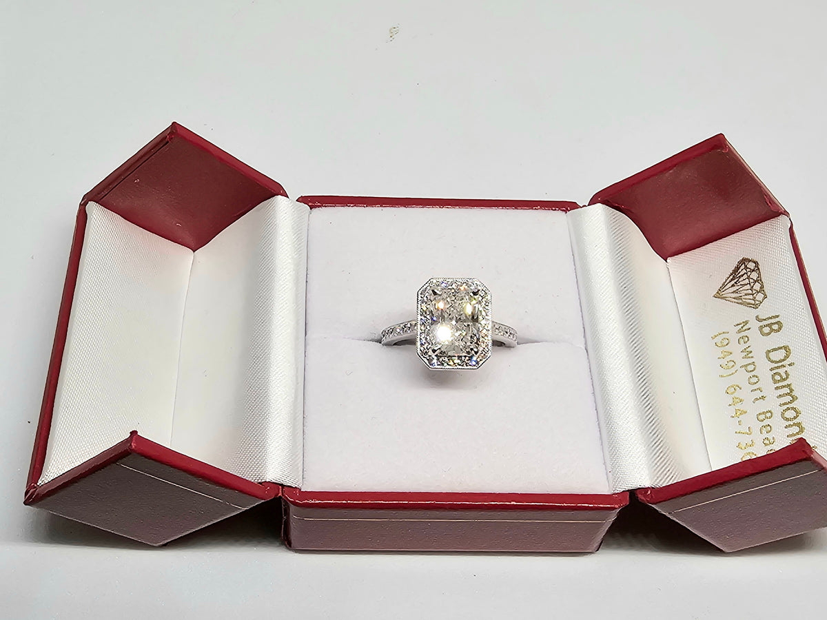 Lab Grown Radiant Cut Diamond in 14Kt White Gold Ring