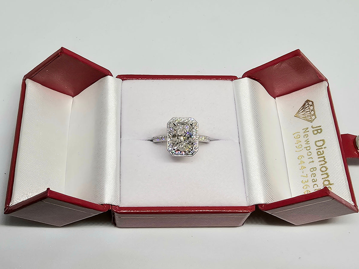 Lab Grown Radiant Cut Diamond in 14Kt White Gold Ring