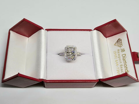 Lab Grown Radiant Cut Diamond in 14Kt White Gold Ring