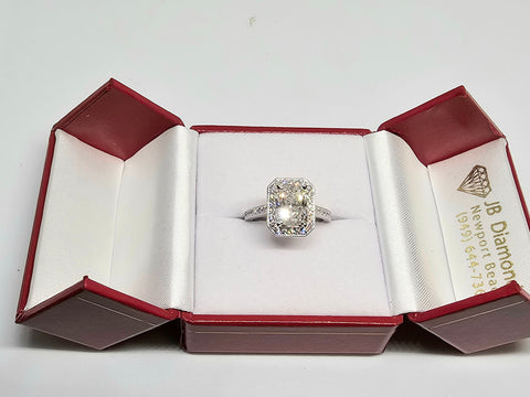 Lab Grown Radiant Cut Diamond in 14Kt White Gold Ring