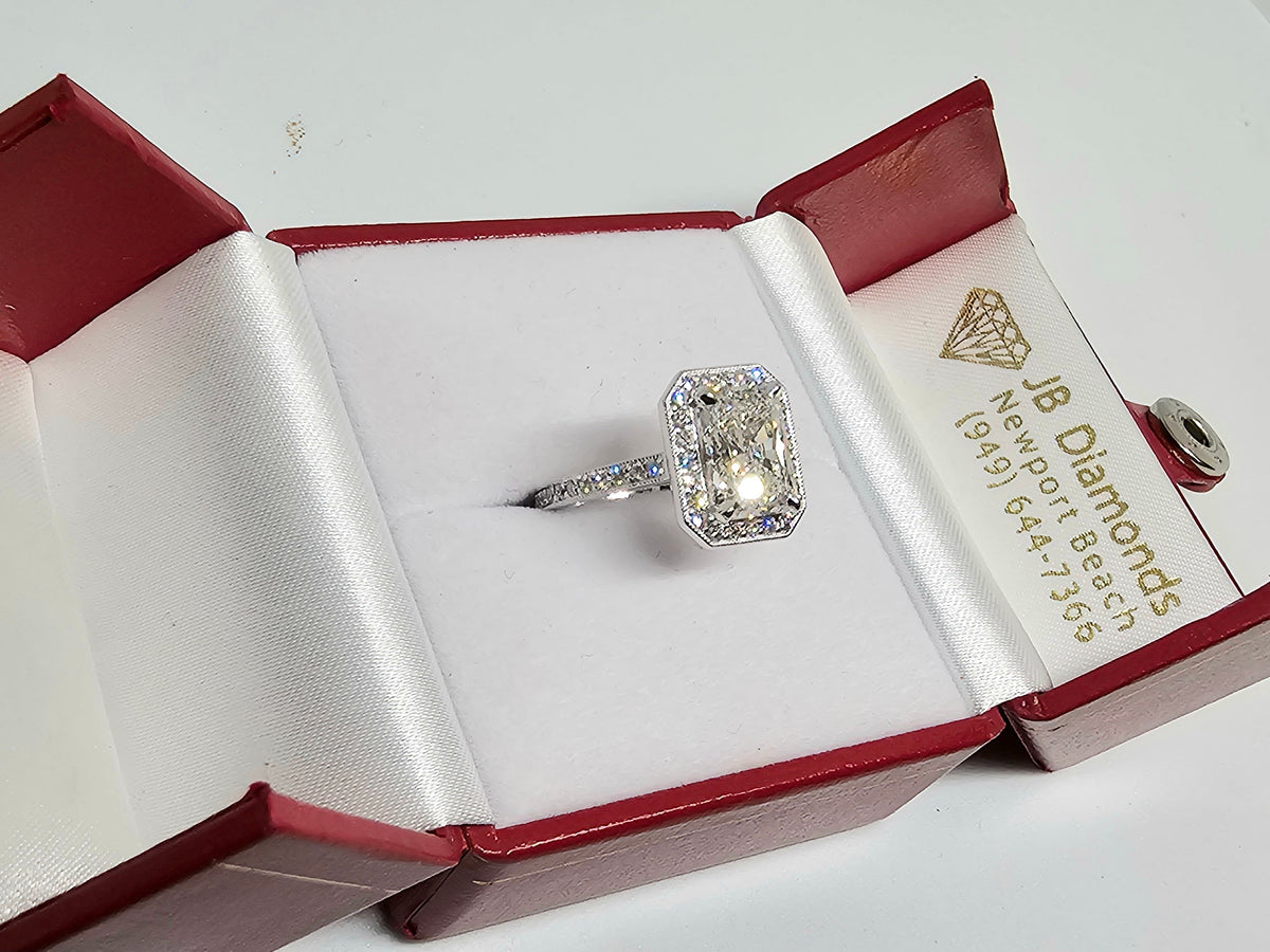Lab Grown Radiant Cut Diamond in 14Kt White Gold Ring