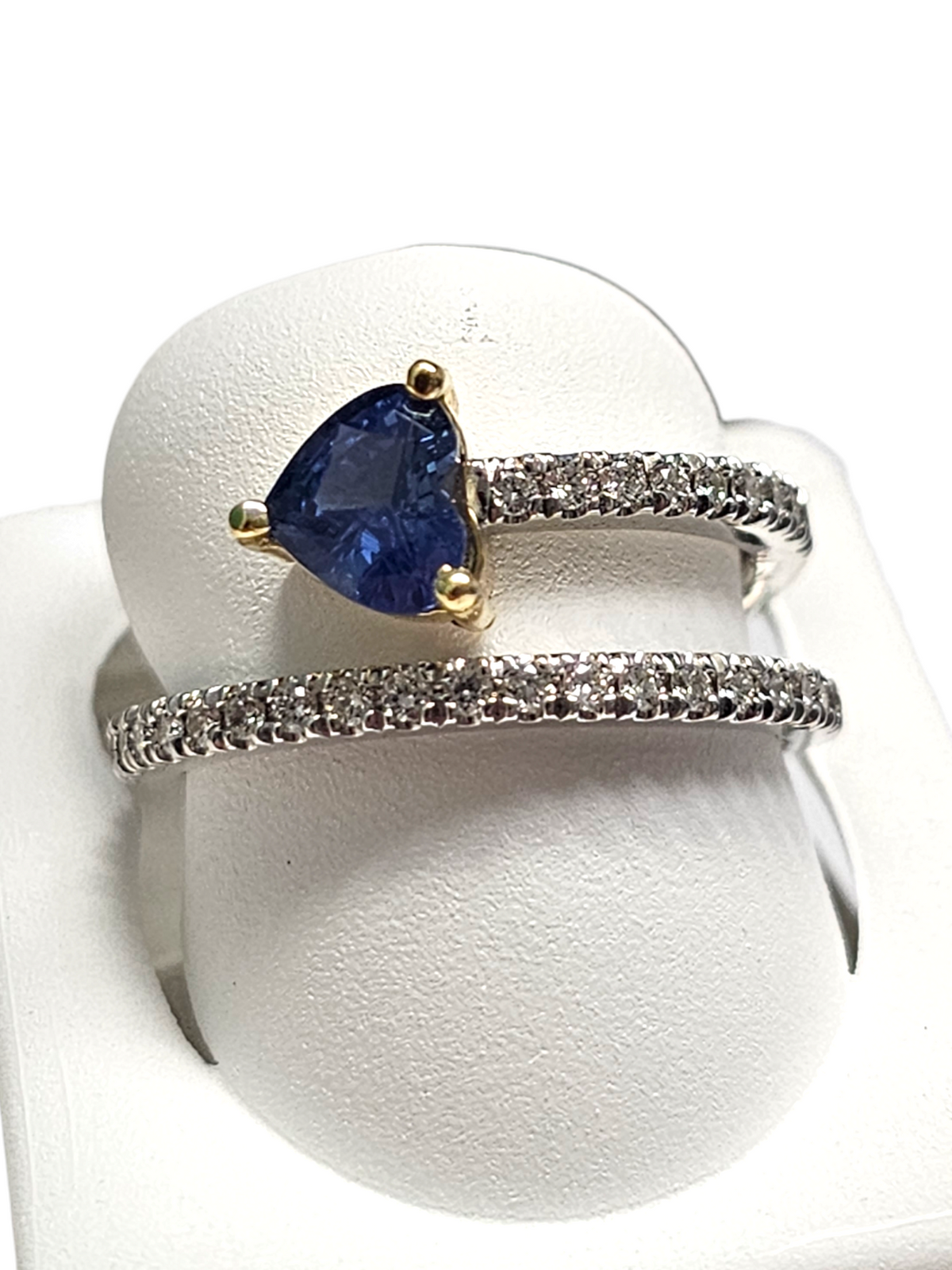 18Kt White Gold Blue Sapphire and Diamond Ladies Ring
