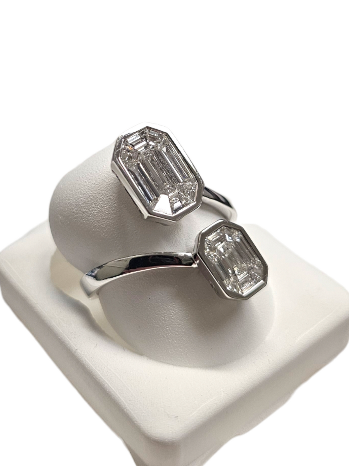 18Kt White Gold Baguette Diamond Ring