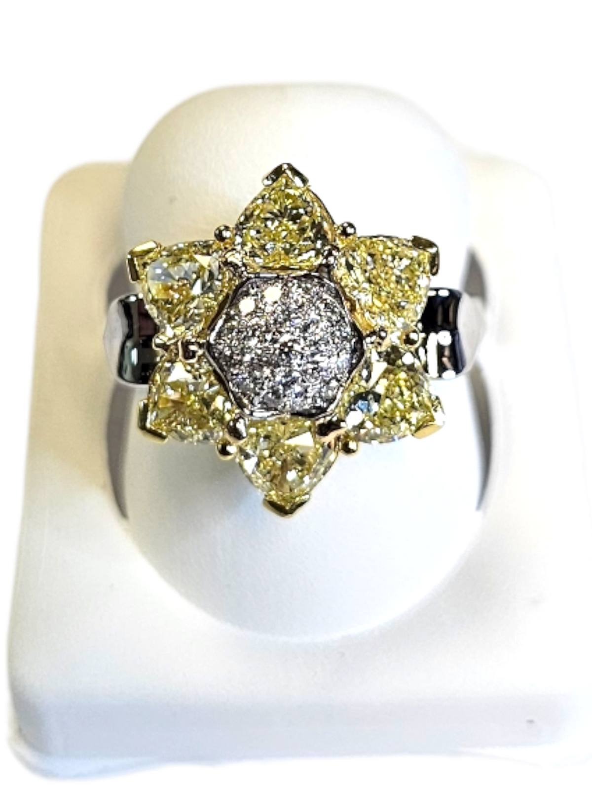 18Kt Two Tone Gold Yellow and White Diamond Flower Ring