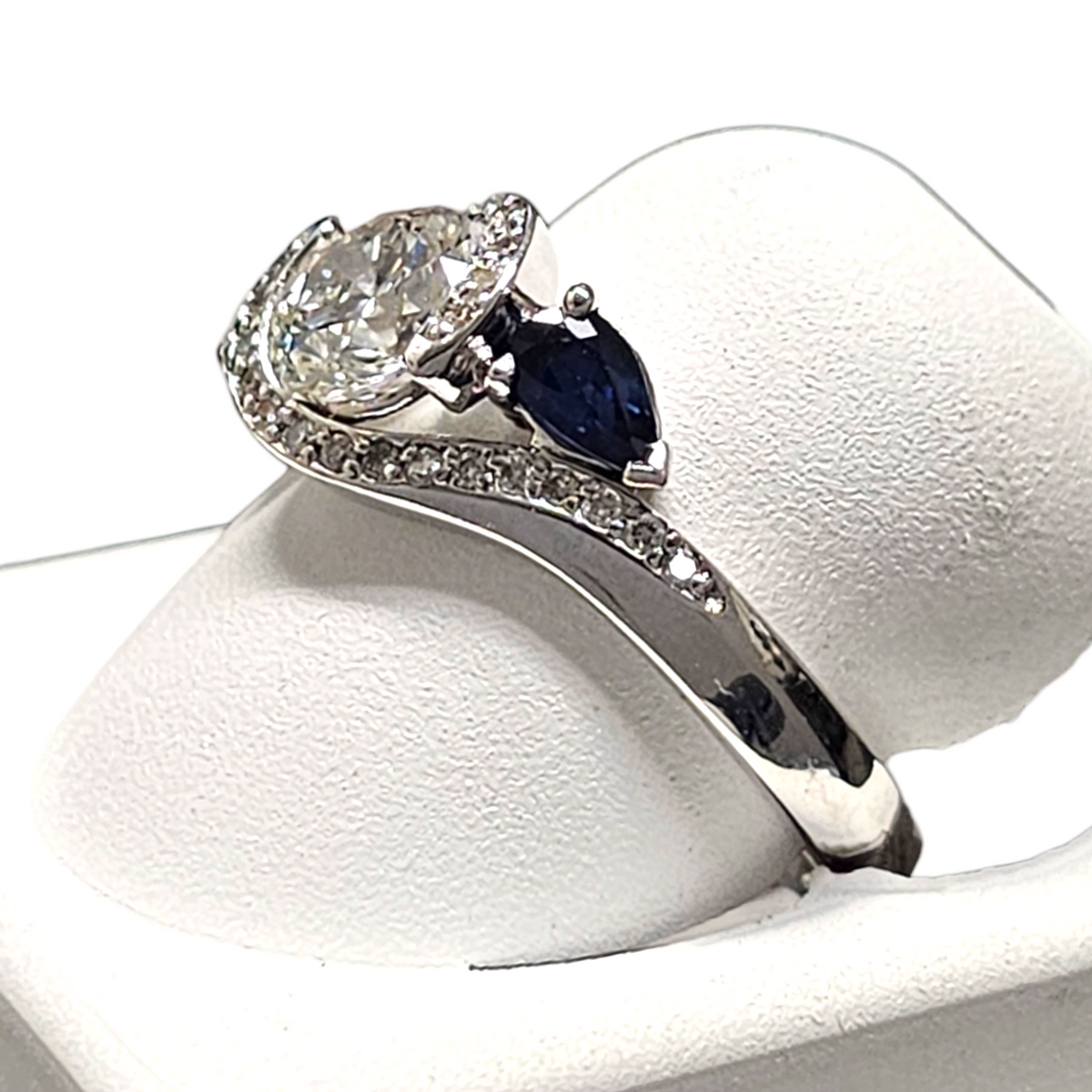 14Kt White Gold Diamond and Blue Sapphire Ring