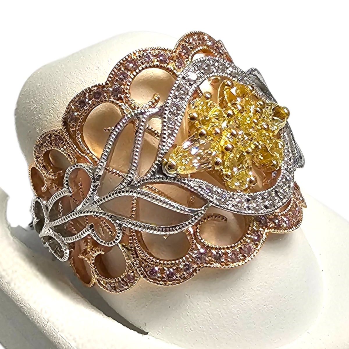18Kt Tricolor Gold Diamond Floral Ring
