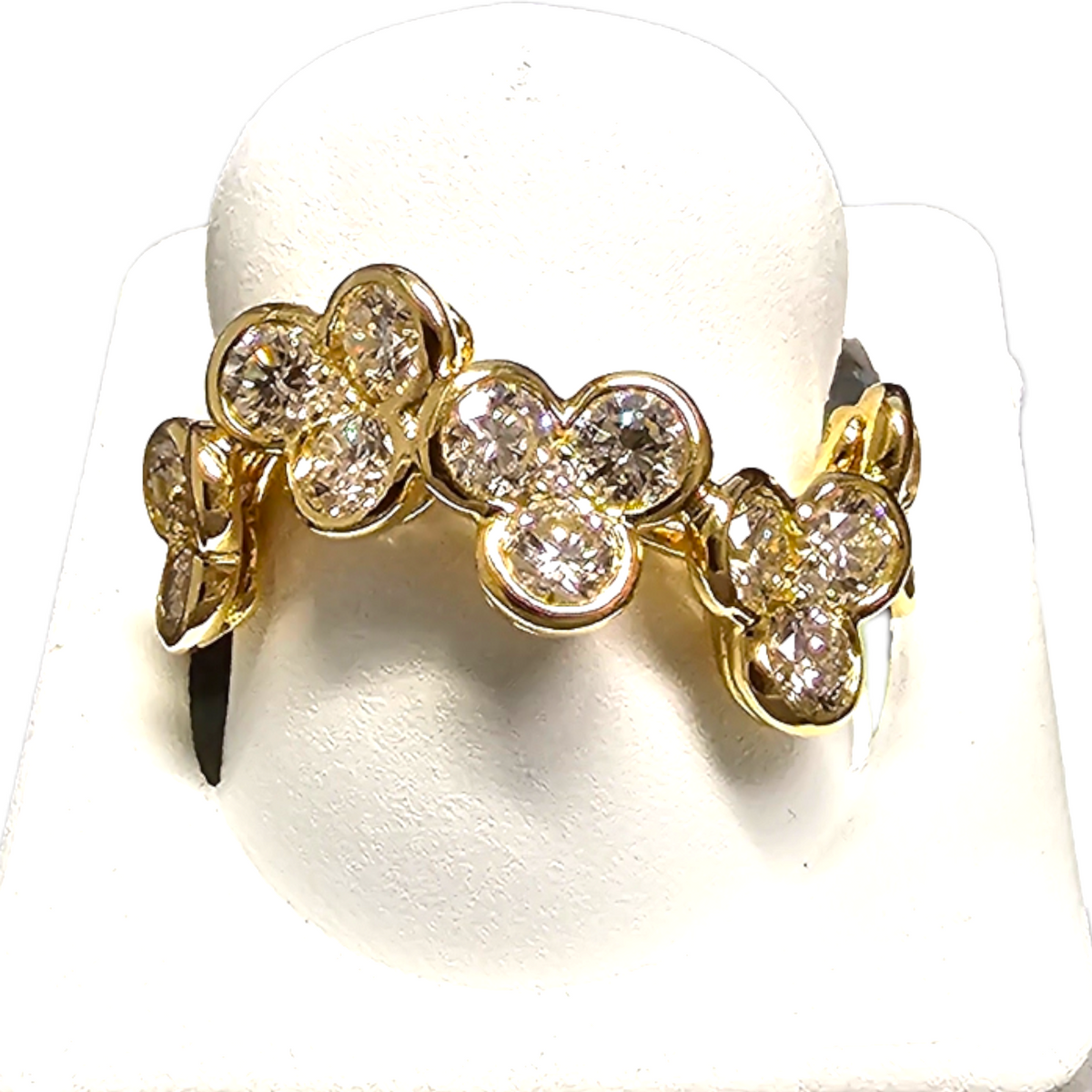 18Kt Yellow Gold Diamond Clover Ring