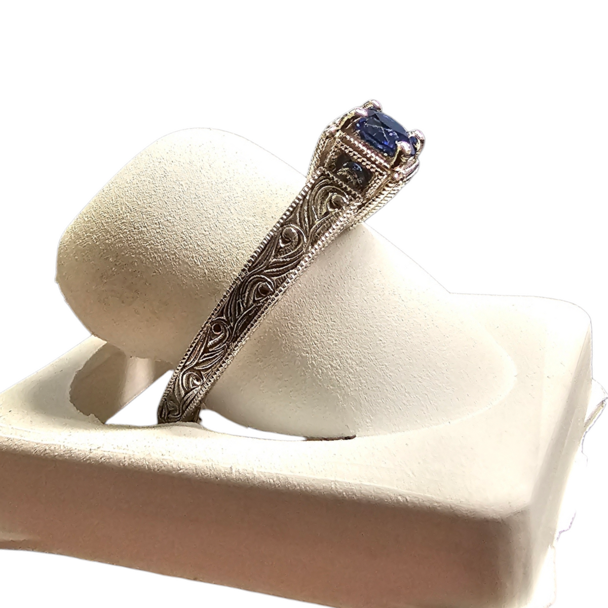 18Kt White Gold Blue Sapphire Art Deco Style Ladies Ring