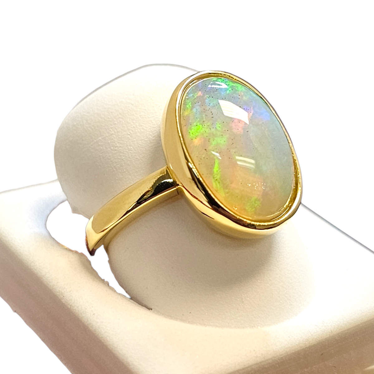 18Kt Yellow Gold Opal Ring