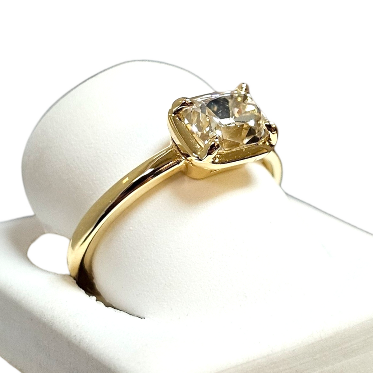 18Kt Yellow Gold 1.25 Carat Radiant Cut Diamond Ring