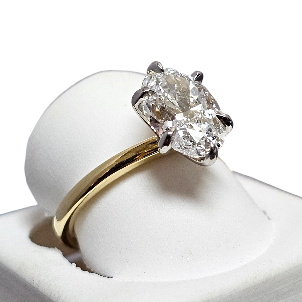 18Kt Yellow Gold/Platinum Oval 2.11 Carat Diamond Engagement Ring