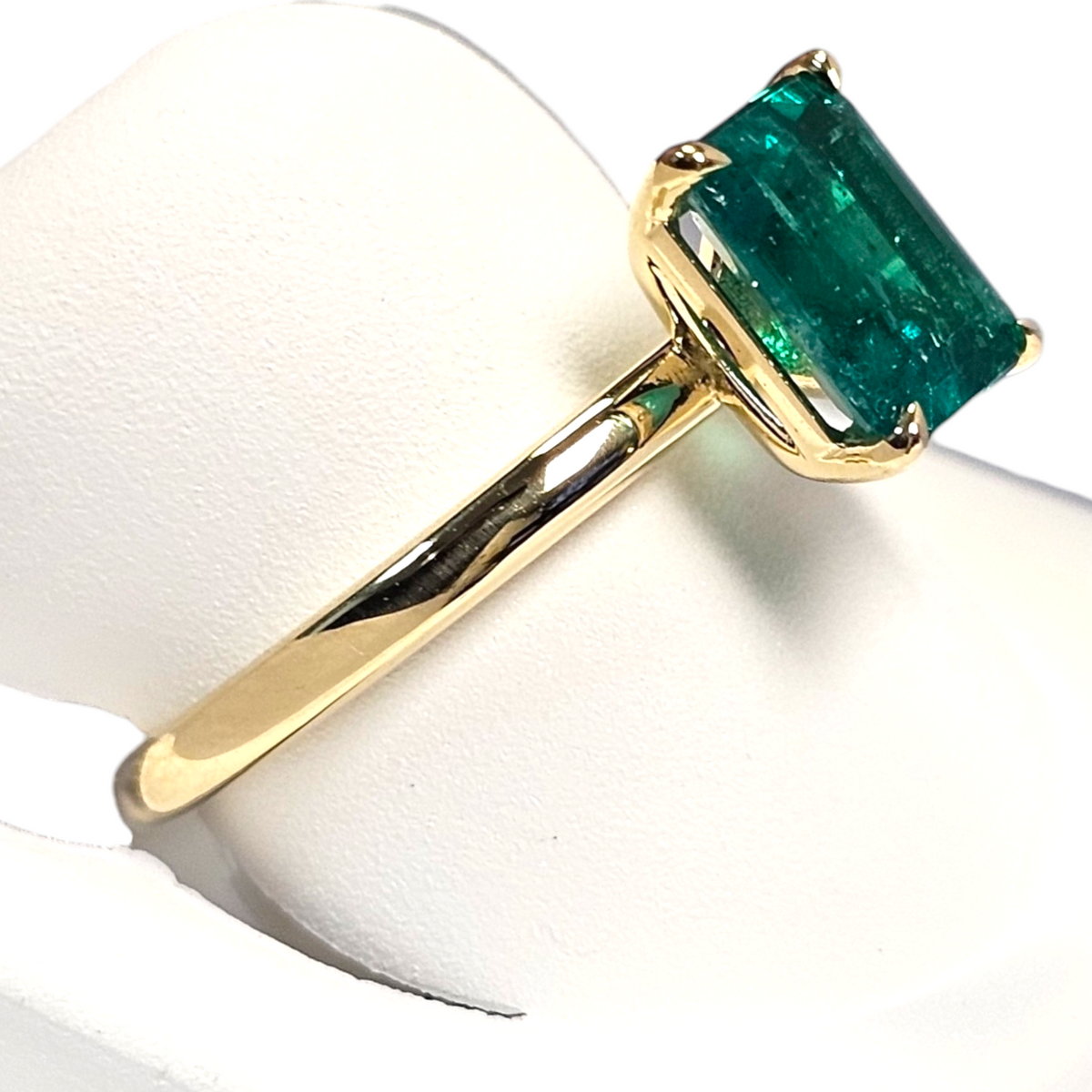 18Kt Yellow Gold Solitaire Emerald Cut Columbian Emerald Ring