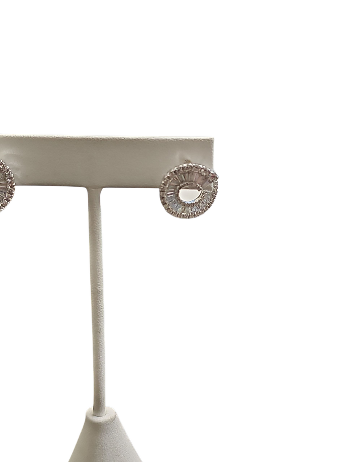 Baguette Diamond Spiral Earring in 18kt White Gold