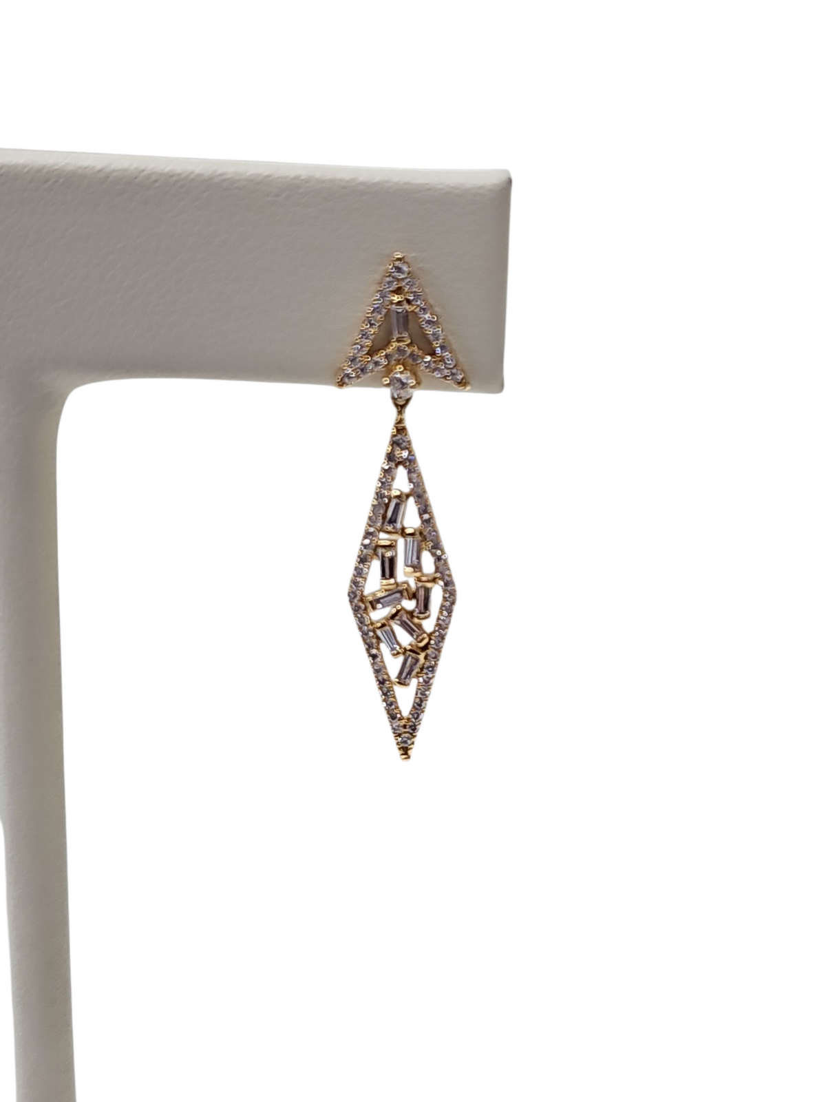 Round and Baguette Diamond Arrow Shaped Dangling earrings in 18kt Yellow Gold