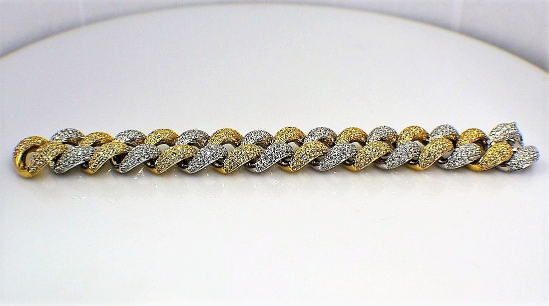 Cuban Link Bracelet with Yellow and White Diamonds in 18KT Gold.